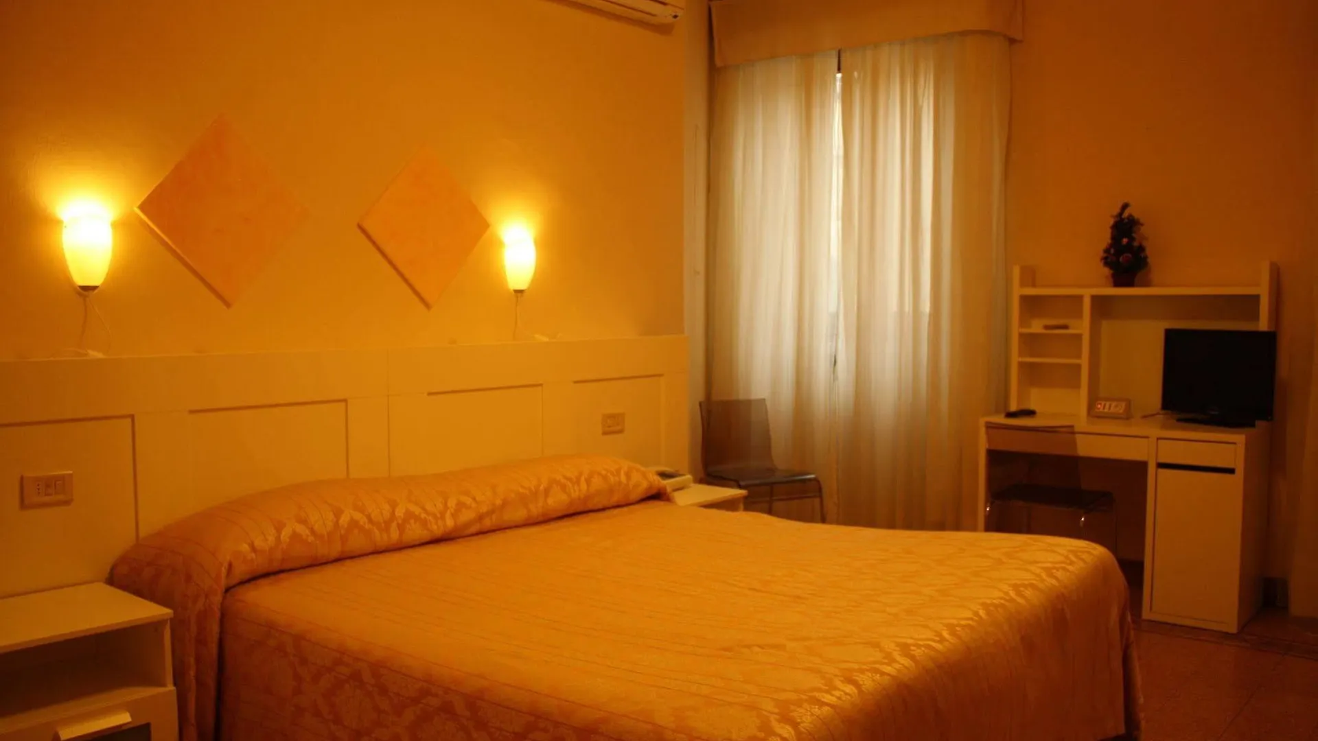 Albergo Il Giglio Prato  Hotel